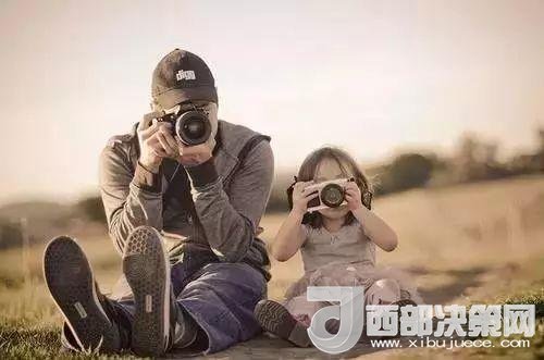 “曾子殺豬”故事在前，最近又有《父母說好考了90分就去看海，被爽約后女孩離家出走》新聞在后。父母如果自己的行為“打臉”了，又怎么能在孩子面前掌握教育的主動權(quán)。