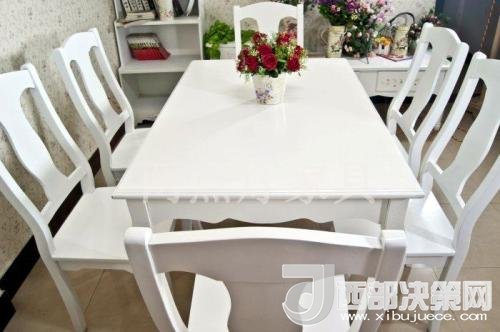 喜歡白色餐桌 但椅子該如何搭配？