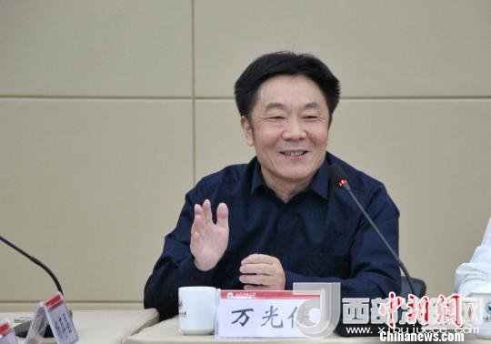 圖為山東師范大學(xué)副校長(zhǎng)萬光俠在開幕式上發(fā)言?！≮w曉 攝