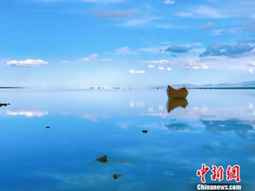  資料圖：“天空之鏡”茶卡鹽湖?！埨ぁz