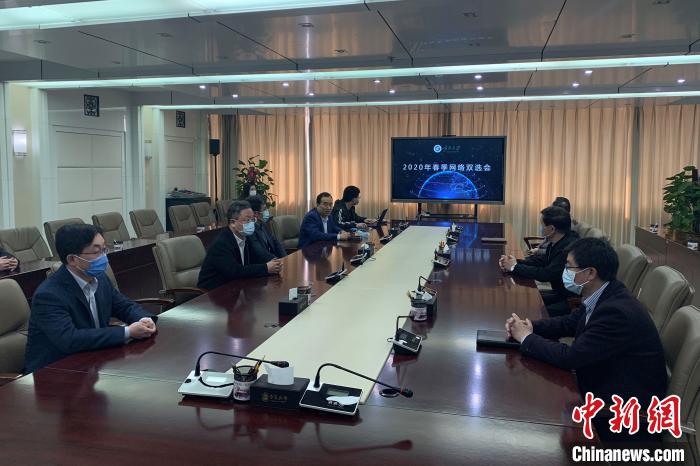 寧夏大學(xué)2020年春季首場(chǎng)綜合類“網(wǎng)絡(luò)雙選會(huì)”現(xiàn)場(chǎng)?！±钆迳?攝