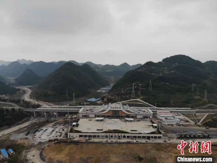 貴州省首條城際高速鐵路——安六鐵路開始聯(lián)調(diào)聯(lián)試。中國鐵路成都局集團(tuán)公司供圖