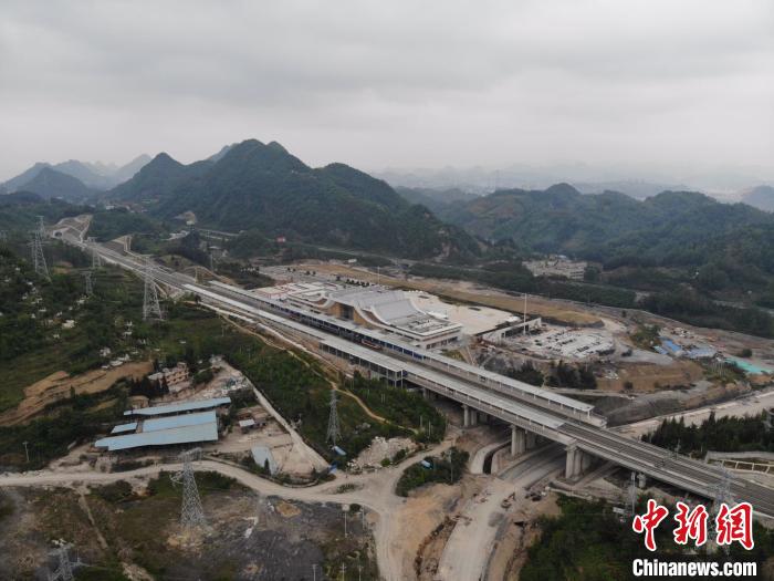 貴州省首條城際高速鐵路——安六鐵路開始聯(lián)調(diào)聯(lián)試。中國鐵路成都局集團(tuán)公司供圖