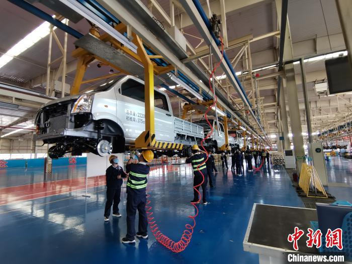 4月初，成功汽車全面復(fù)工復(fù)產(chǎn)。尤其是隨著疫情得到控制，該公司的生產(chǎn)力度也不斷加大?！「唢w 攝