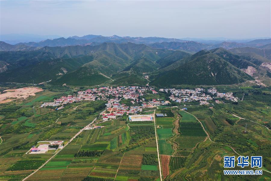 （新華全媒頭條·走向我們的小康生活·圖文互動）（13）長城腳下，小康村串成“珍珠鏈”