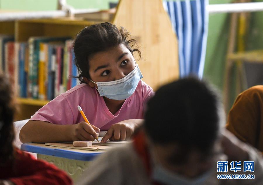 （新華全媒頭條·圖文互動）（13）旗引天山南北　譜寫發(fā)展新篇——以習(xí)近平同志為核心的黨中央關(guān)心新疆工作紀(jì)實(shí)