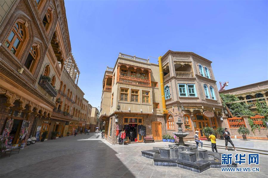 （新華全媒頭條·圖文互動）（10）旗引天山南北　譜寫發(fā)展新篇——以習(xí)近平同志為核心的黨中央關(guān)心新疆工作紀(jì)實(shí) 