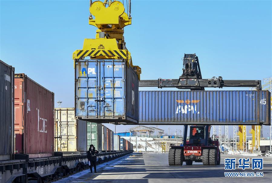 （新華全媒頭條·圖文互動）（14）旗引天山南北　譜寫發(fā)展新篇——以習(xí)近平同志為核心的黨中央關(guān)心新疆工作紀(jì)實(shí)