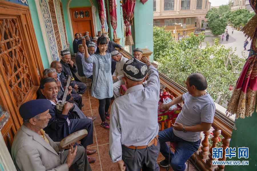 （新華全媒頭條·圖文互動）（2）旗引天山南北　譜寫發(fā)展新篇——以習(xí)近平同志為核心的黨中央關(guān)心新疆工作紀(jì)實(shí)