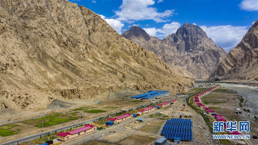 （新華全媒頭條·圖文互動）（6）旗引天山南北　譜寫發(fā)展新篇——以習(xí)近平同志為核心的黨中央關(guān)心新疆工作紀(jì)實(shí)