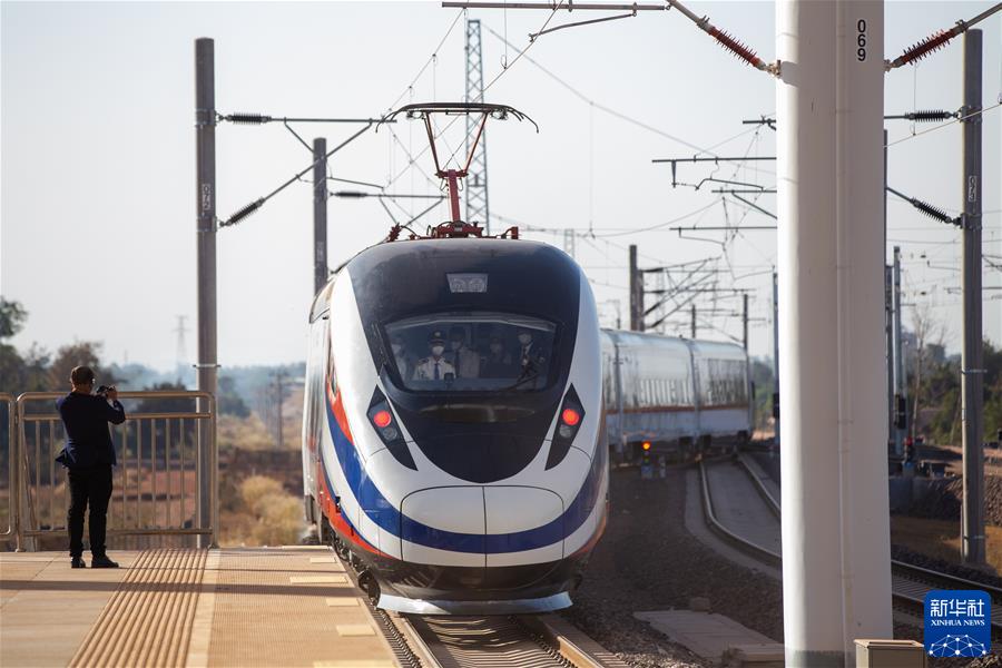 (新華全媒頭條·圖文互動(dòng))(12)鯤鵬展翅九萬(wàn)里——以習(xí)近平同志為核心的黨中央引領(lǐng)中華民族邁向偉大復(fù)興述評(píng)