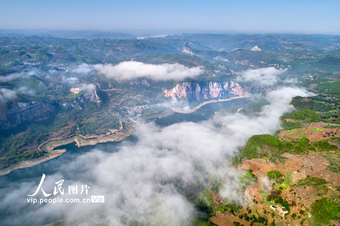 2022年4月3日拍攝的貴州省黔西市新仁苗族鄉(xiāng)境內(nèi)的烏江一級(jí)支流六沖河。