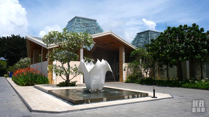 △中美元首舉行會晤的會議樓。(總臺央視記者劉琦拍攝)